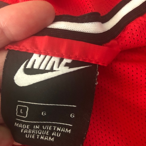 Nike windbreaker w/zipper and hood. - Picture 4 of 4